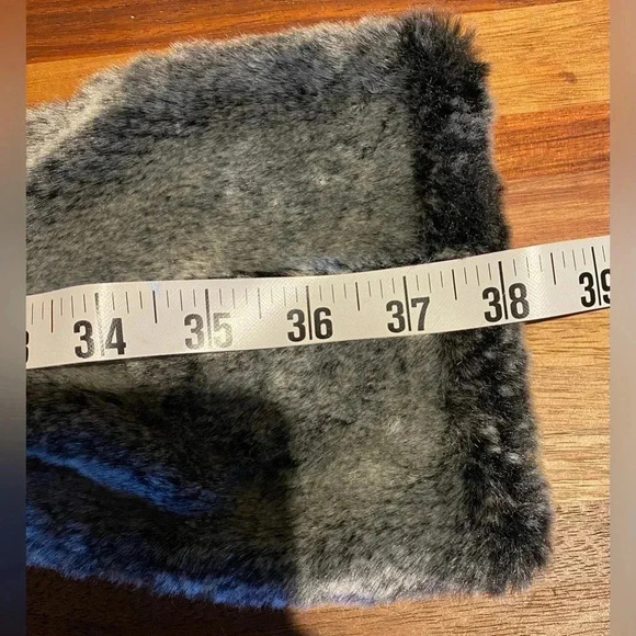 The Limited Faux Fur Neck Wrap - Picture 6 of 6